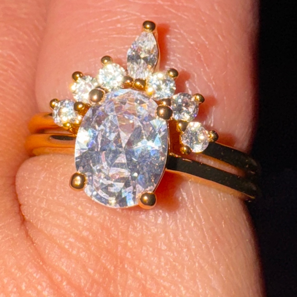 Elegant Gold oval solitaire and jacket Size 10